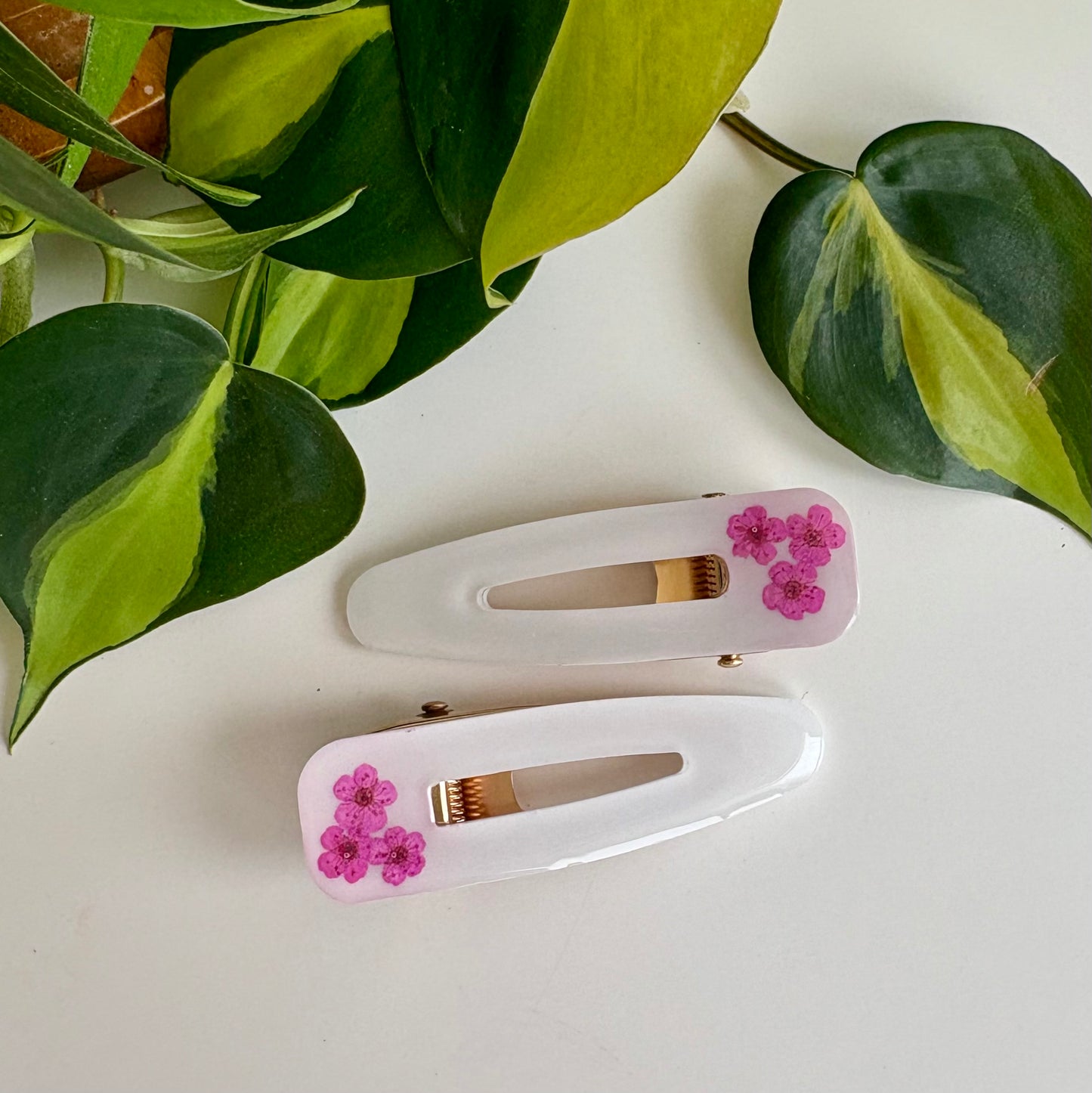 White Dainty Flower Hair Clips
