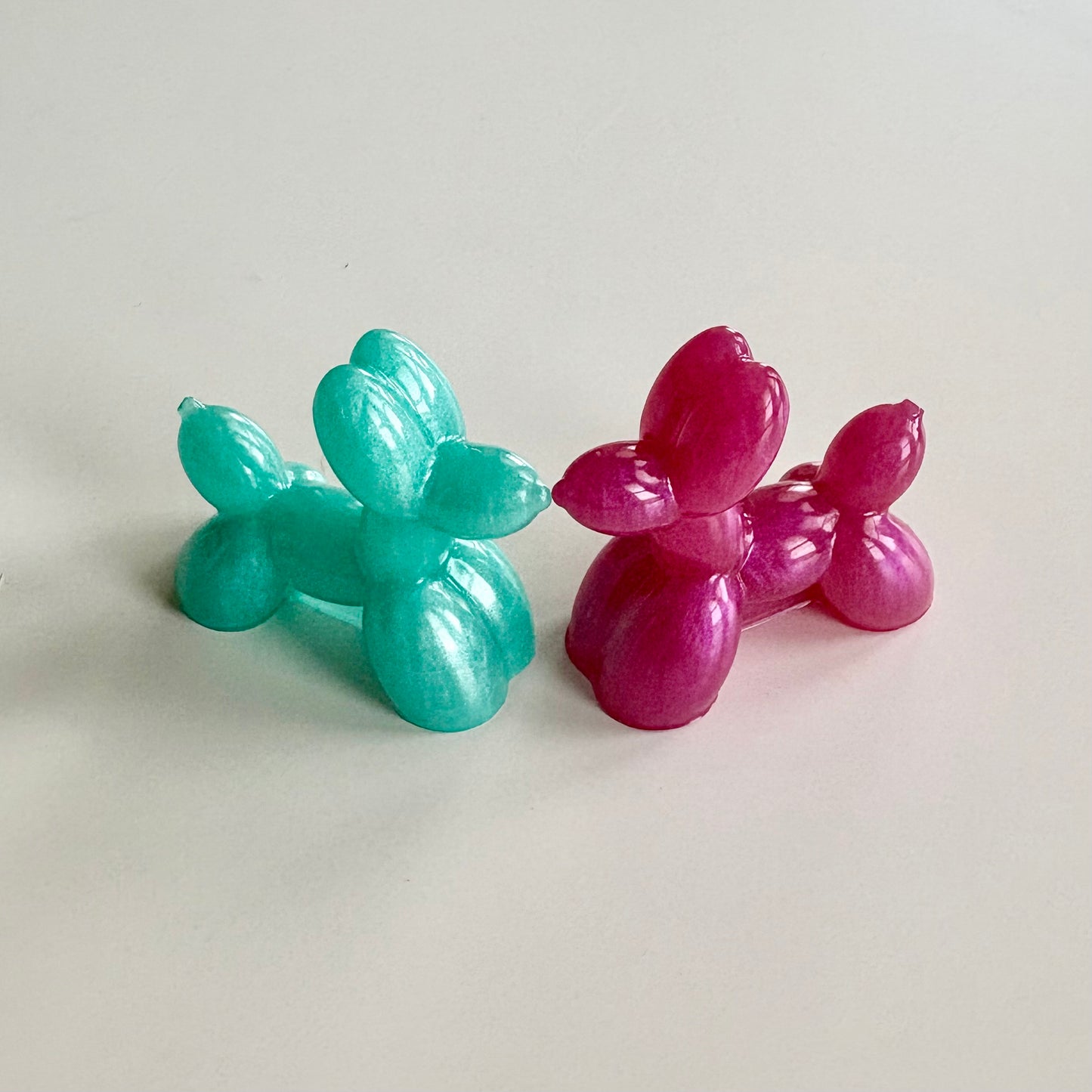 Kissing Balloon Dogs