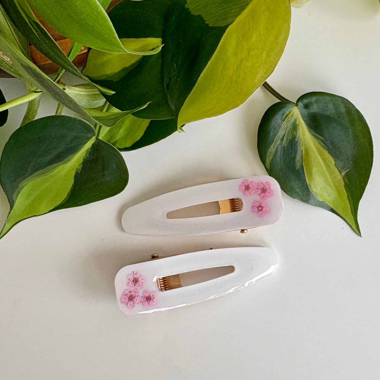 White Dainty Flower Hair Clips