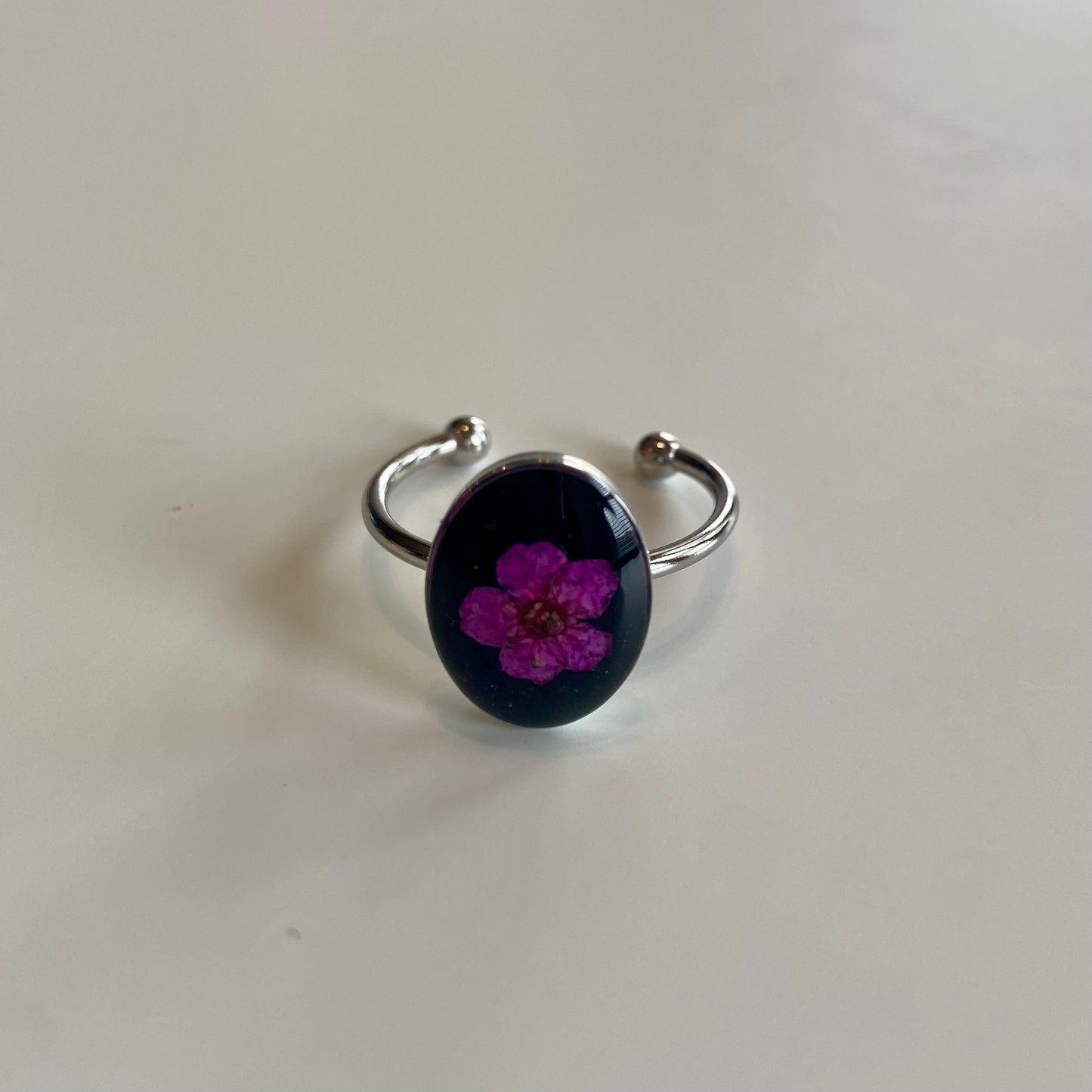 Adjustable Oval Black Flower Ring