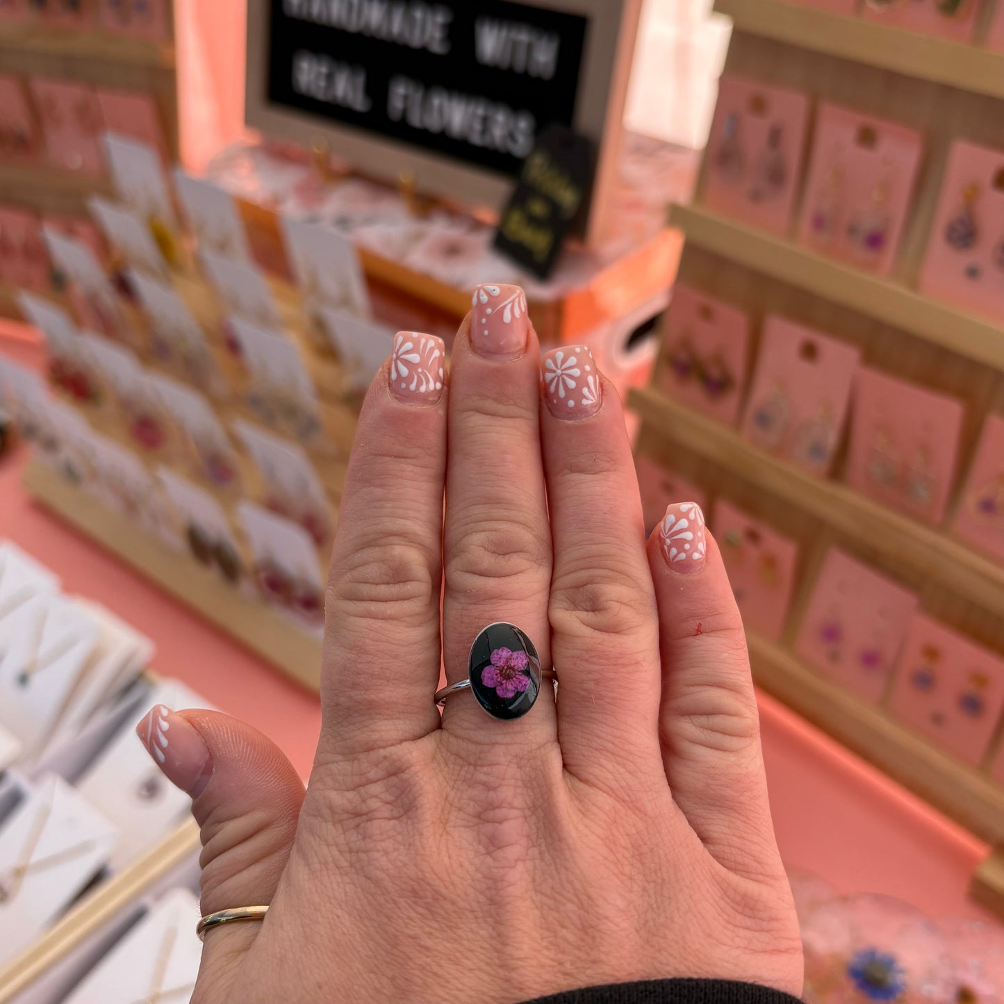 Adjustable Oval Black Flower Ring