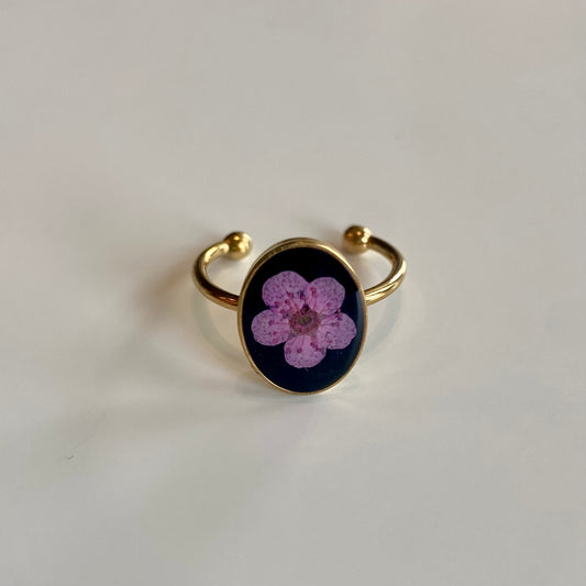 Adjustable Oval Black Flower Ring